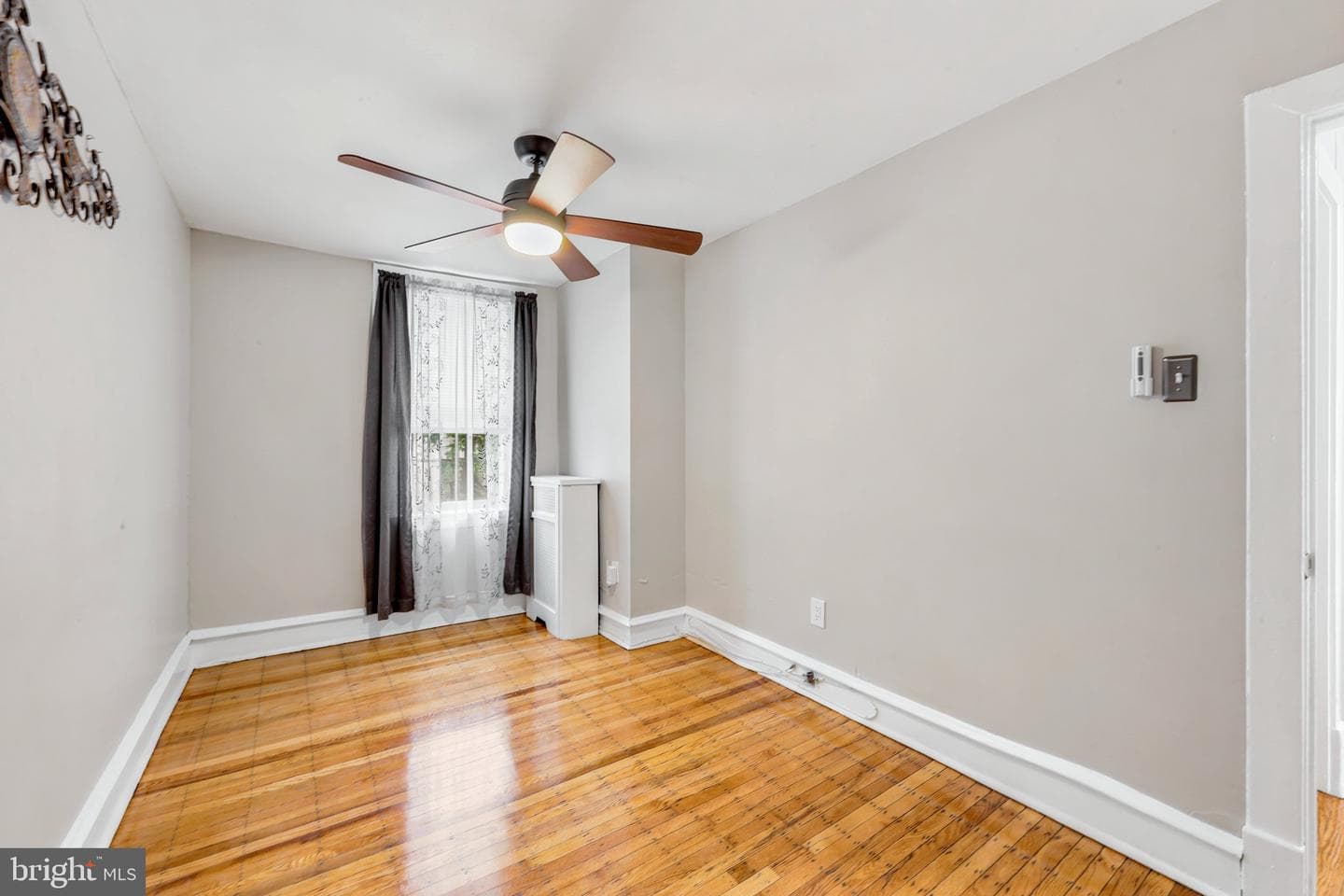 869 E Price Street photo 16