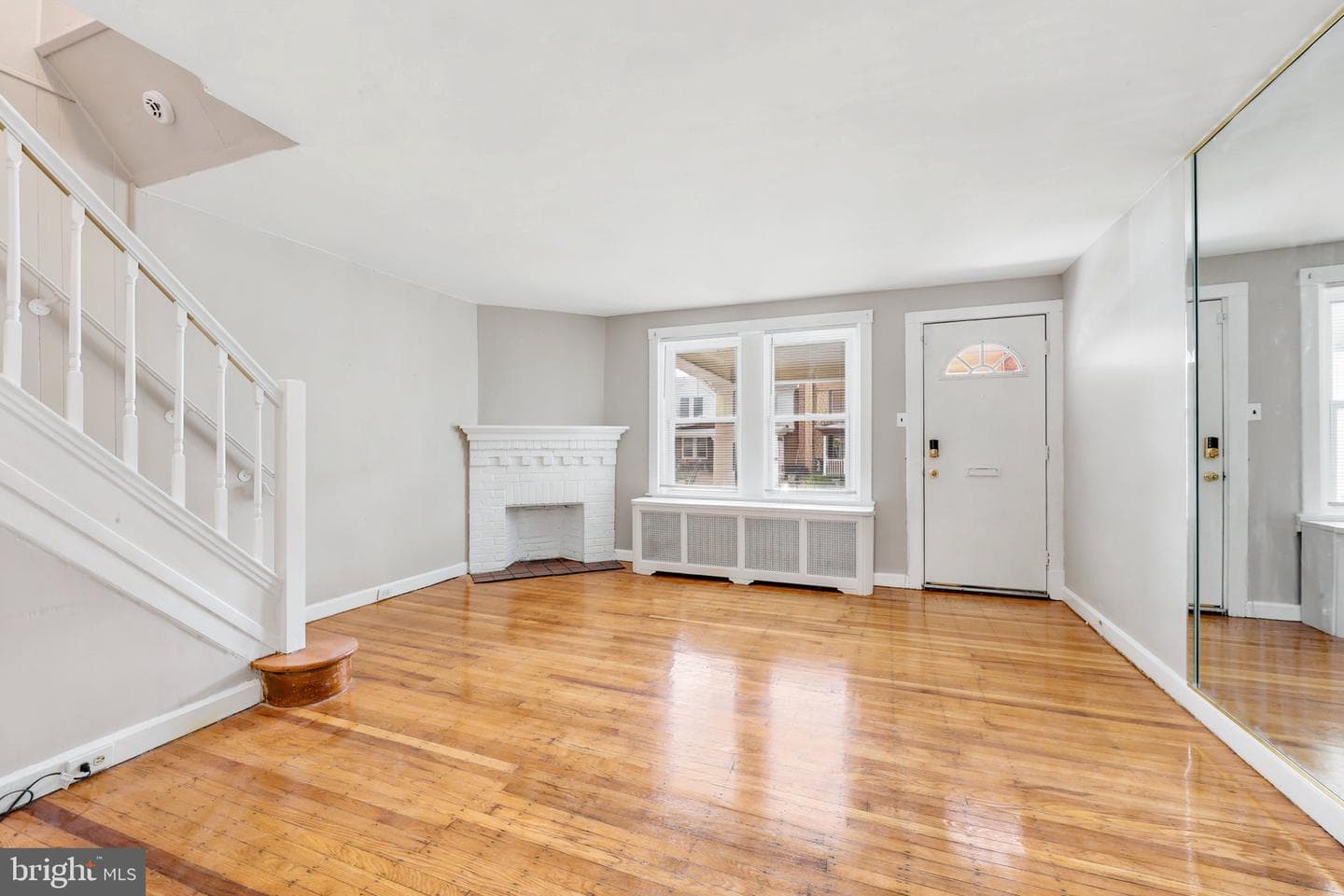 869 E Price Street photo 5