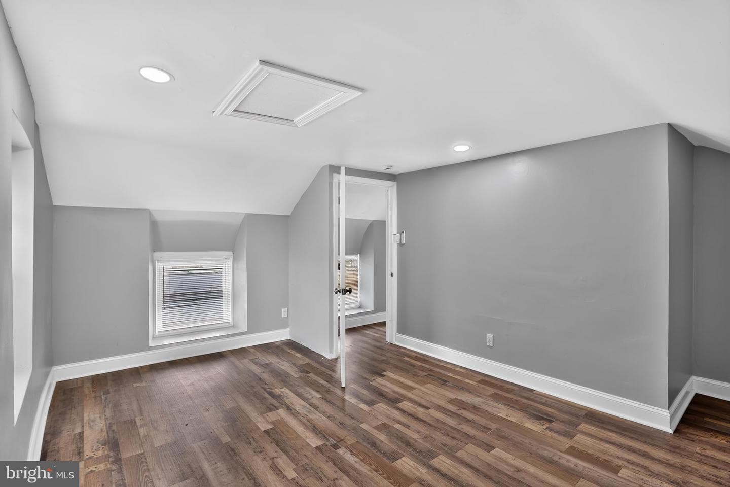 182 Dupont St photo 12