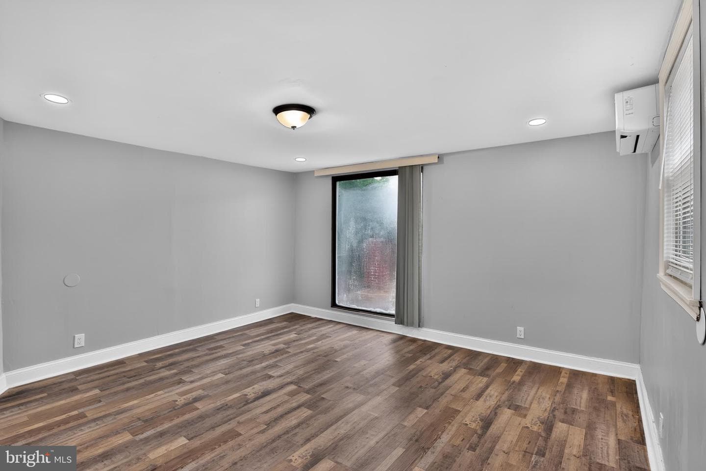 182 Dupont St photo 14