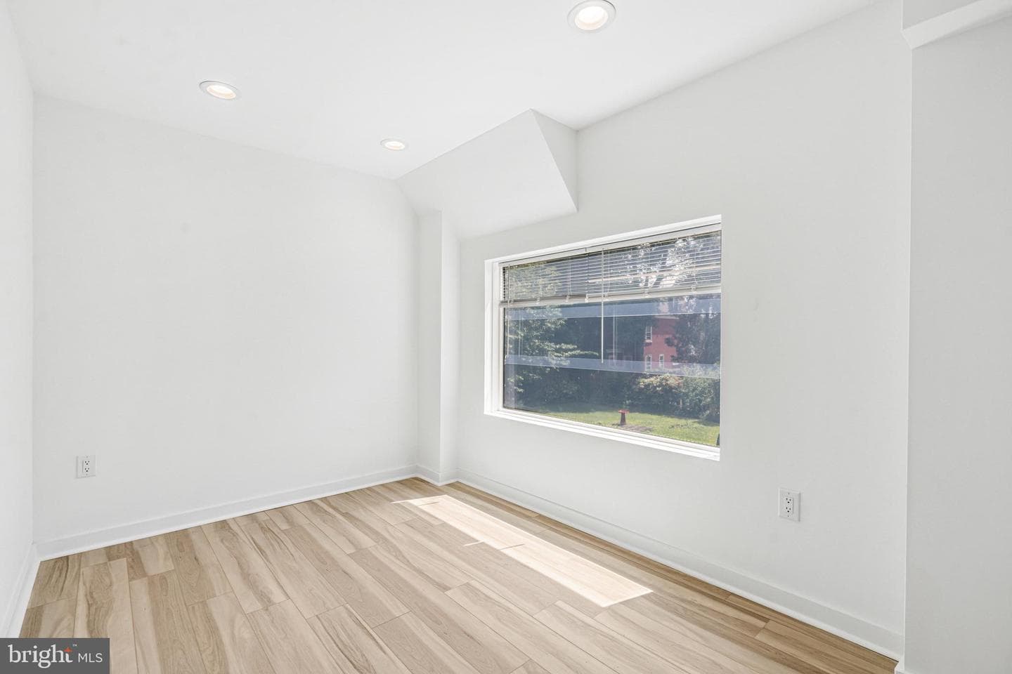 140 W Price Street photo 16