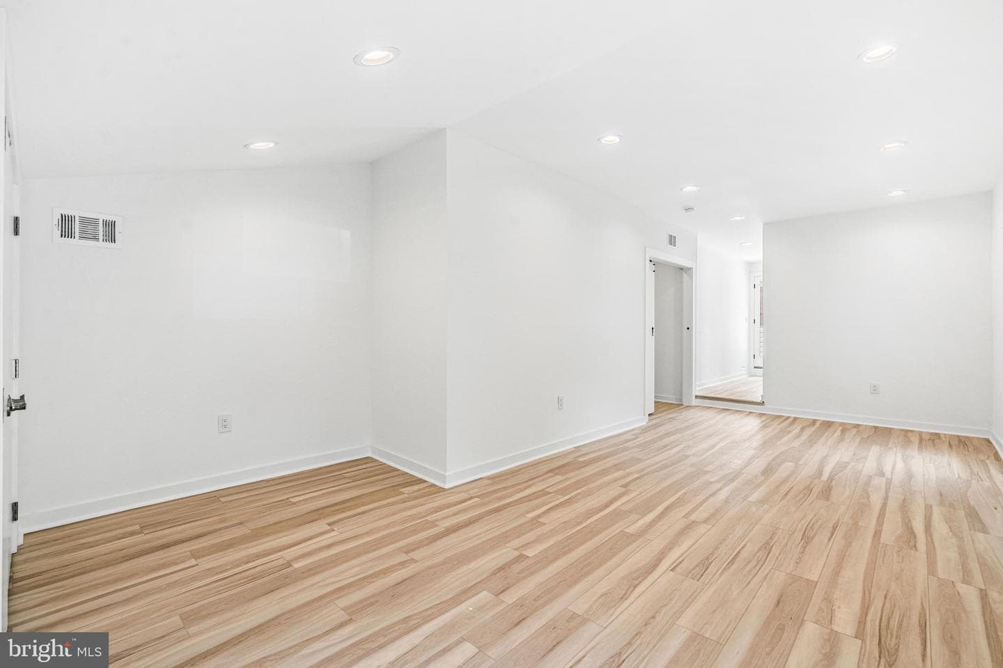 140 W Price Street photo 22
