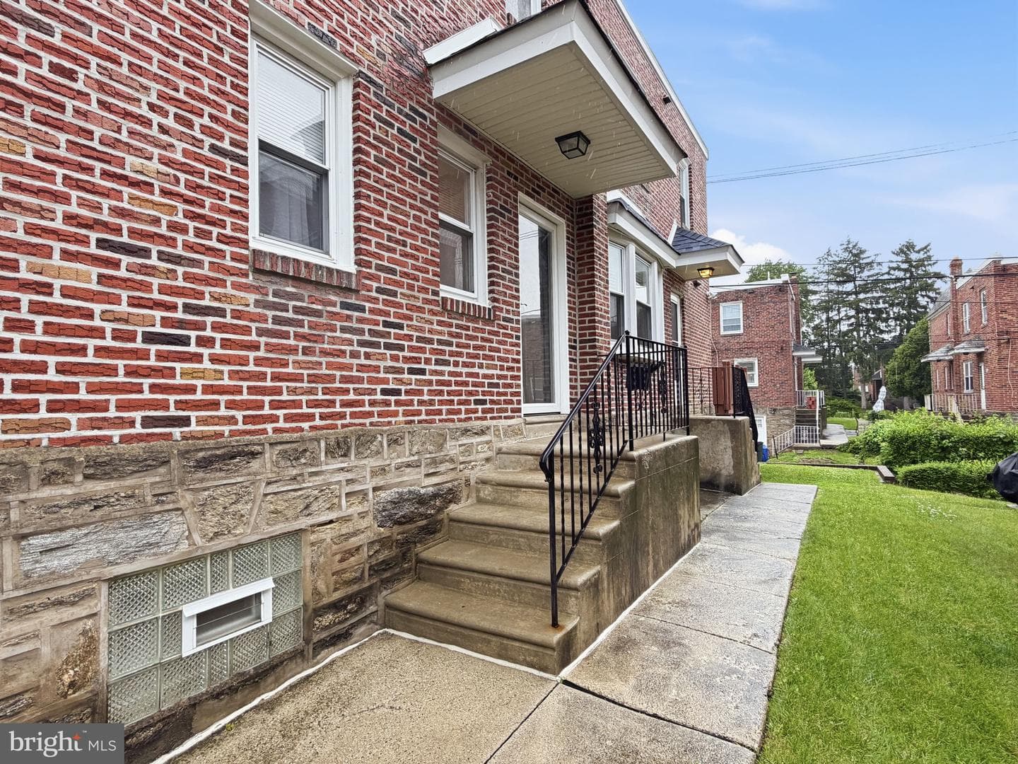 1315 E Cliveden Street photo 3
