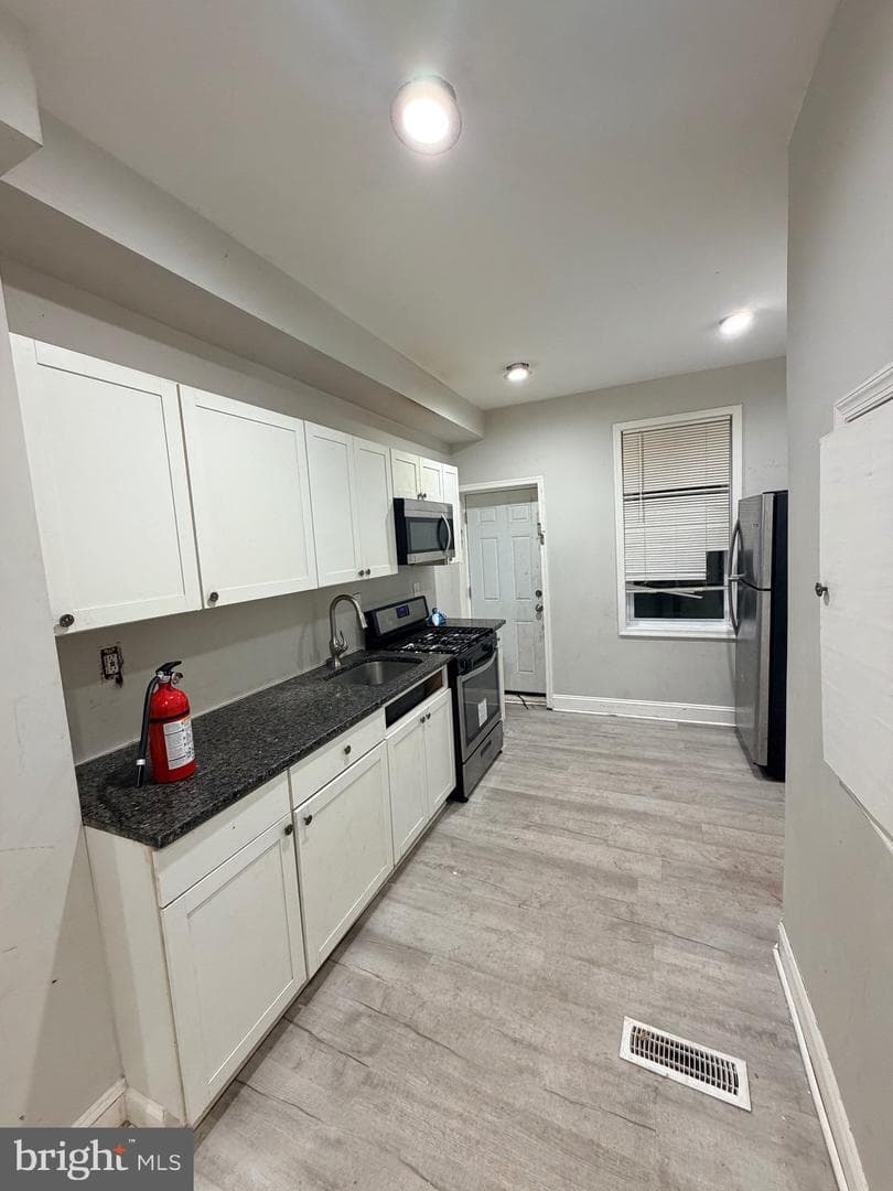 125 N Sickels Street photo 2