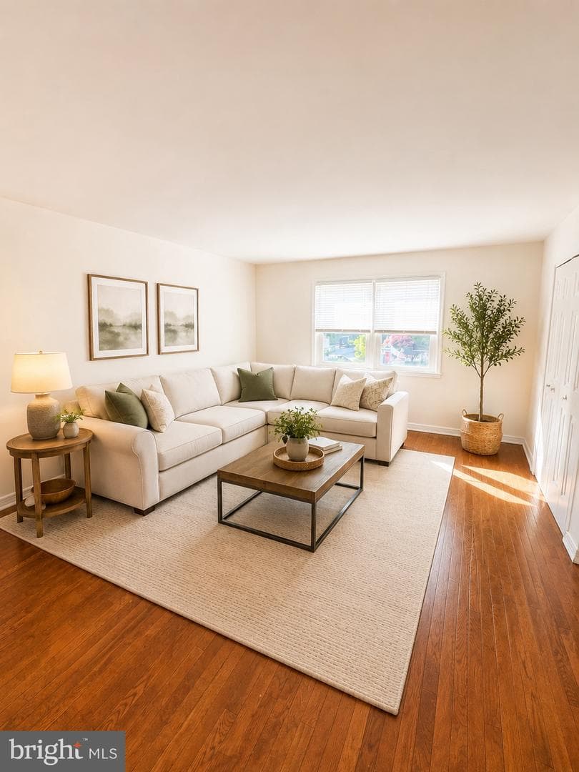 584 Green Lane photo 4