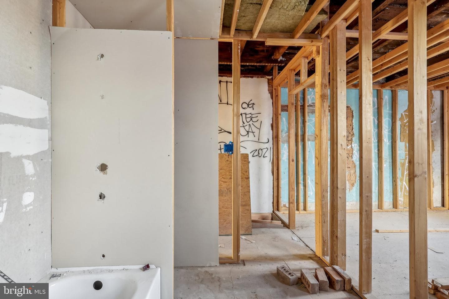 2911 N Howard Street photo 6