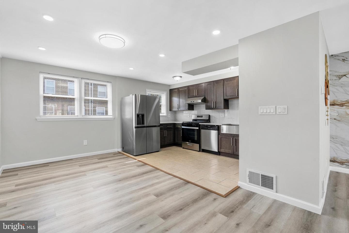 7233 Rupert Street photo 9