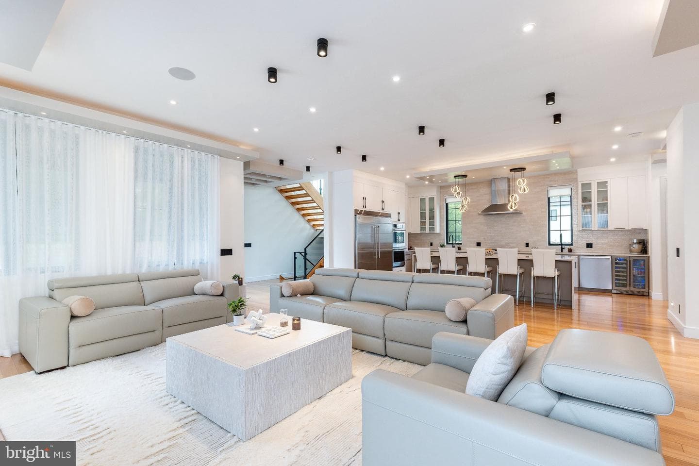 9739 Krewstown photo 20