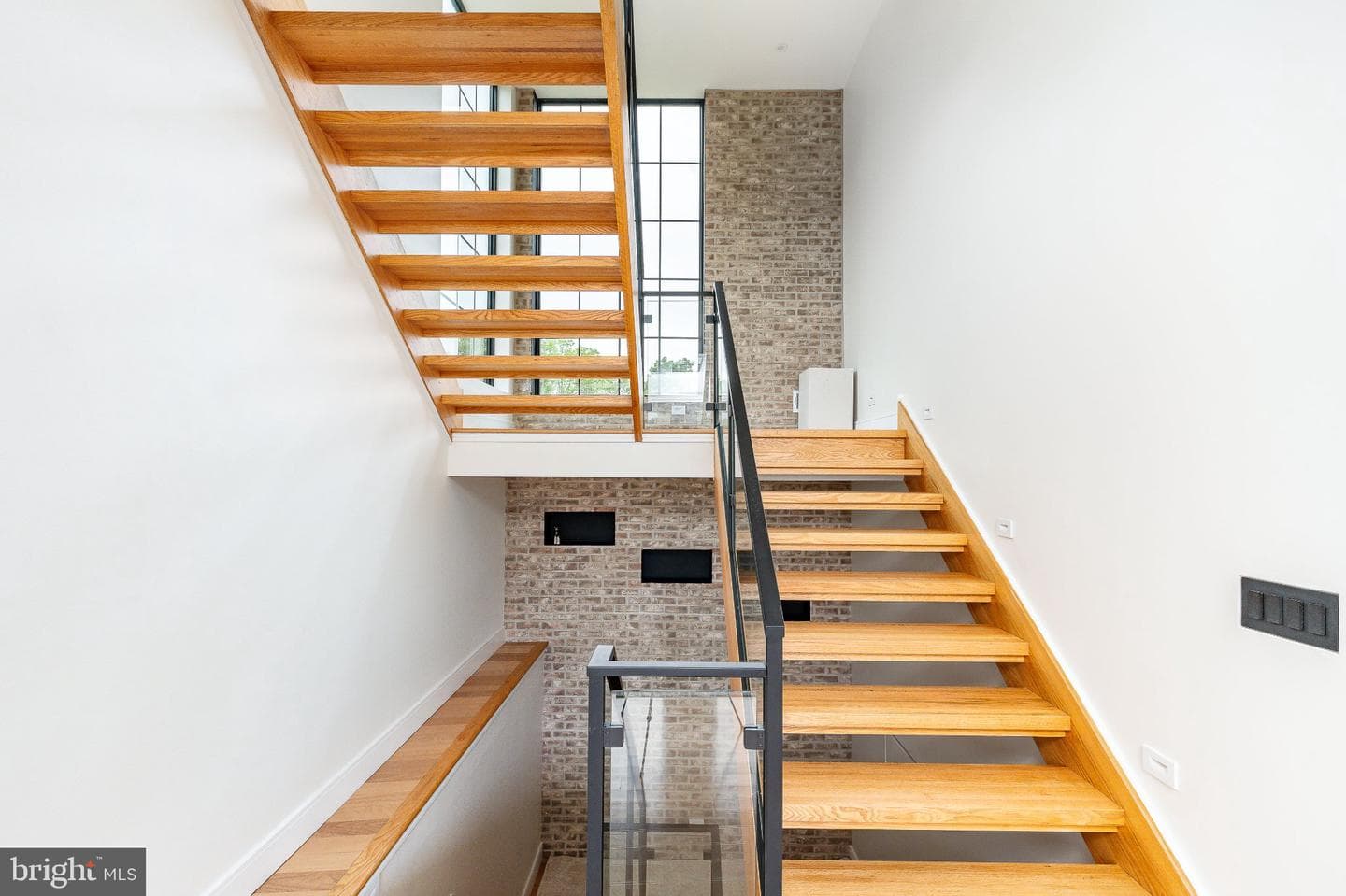 9739 Krewstown photo 28