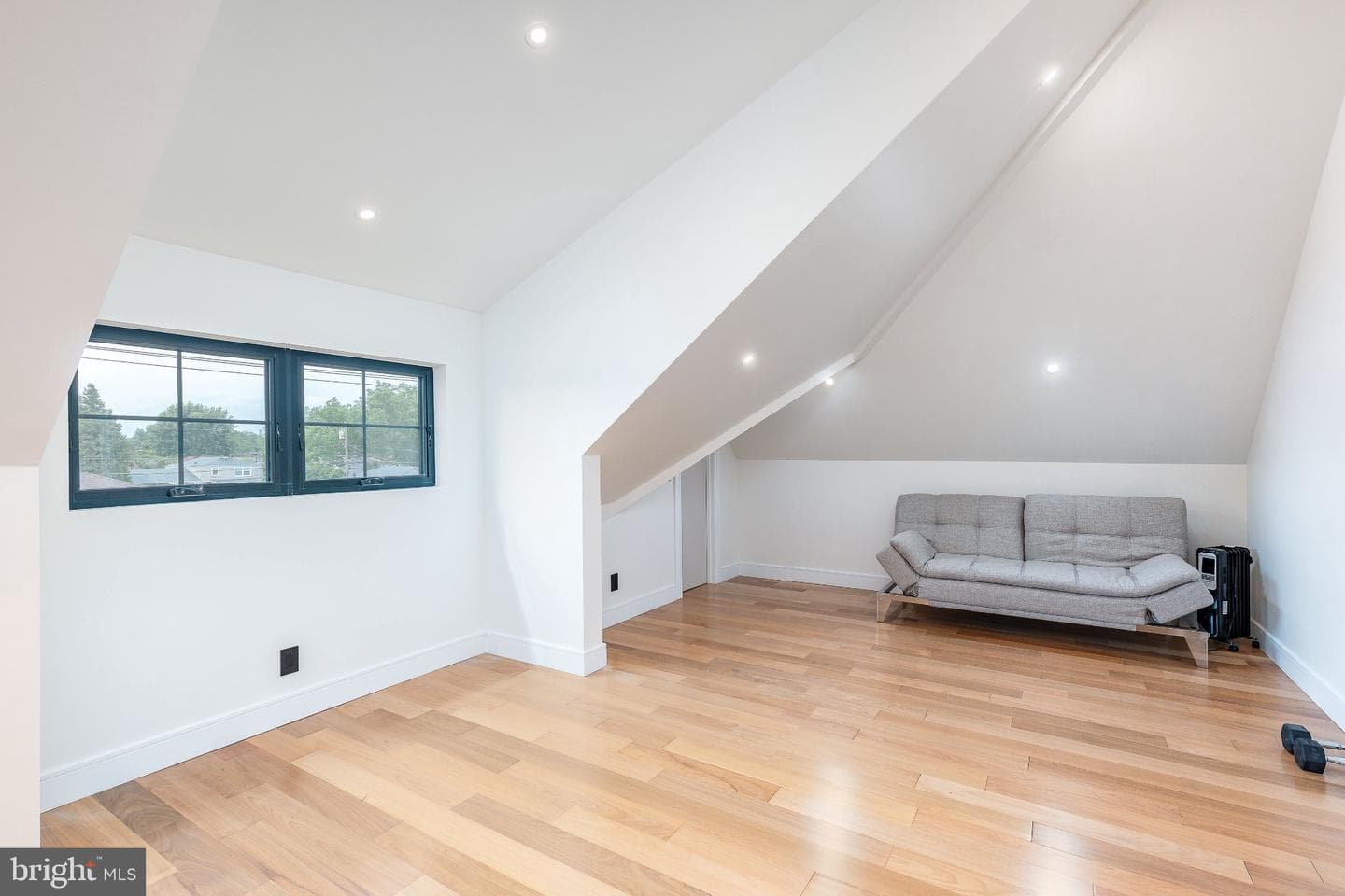 9739 Krewstown photo 59