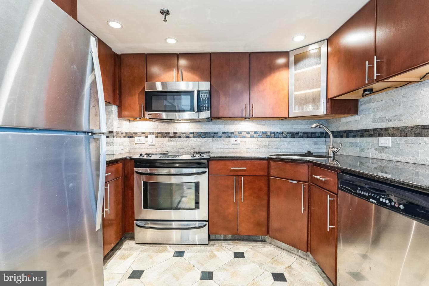 2001 Hamilton Street #401 photo 10