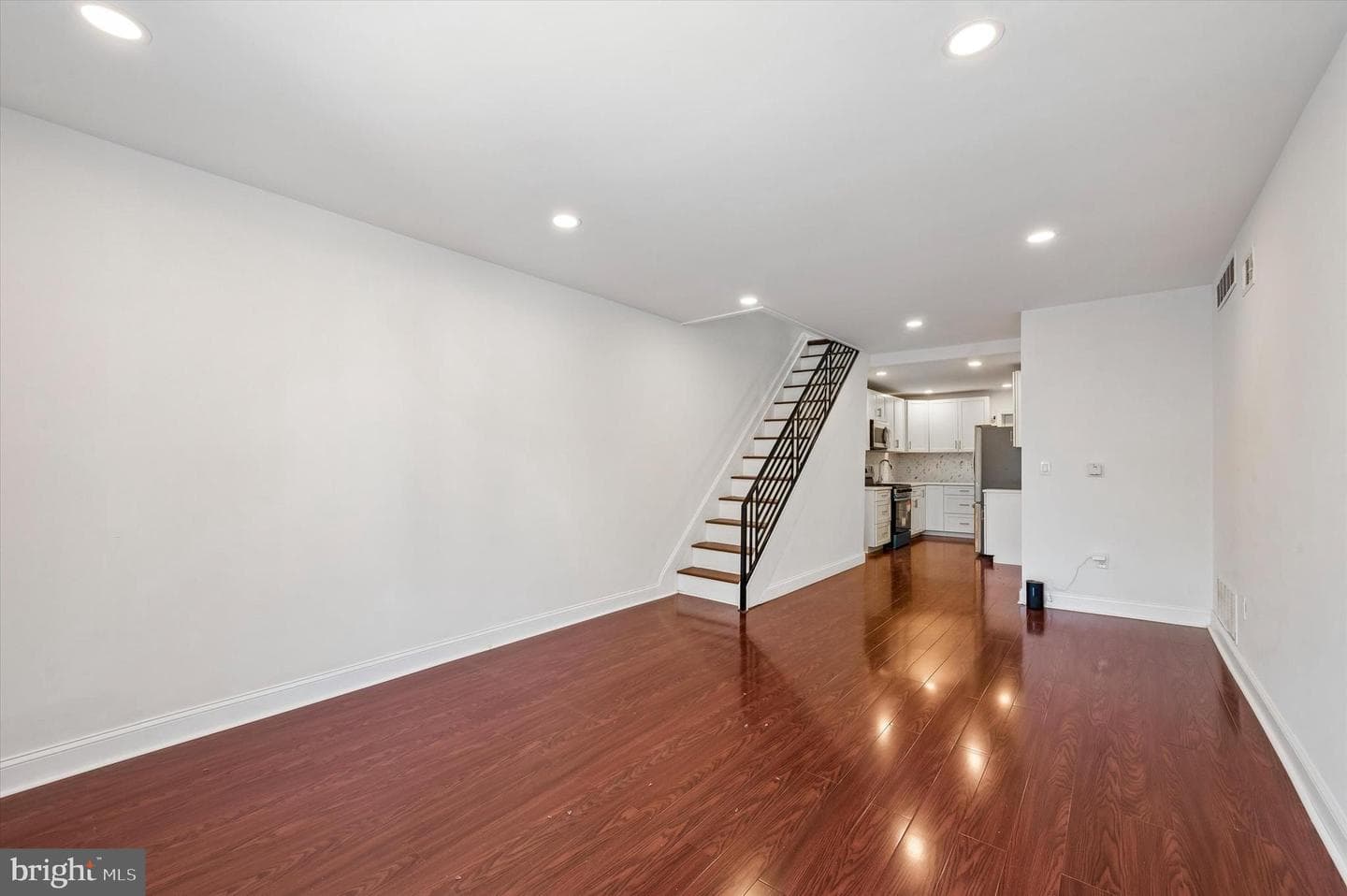 2542 W York Street photo 4