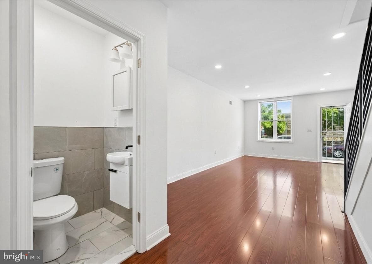 2542 W York Street photo 5