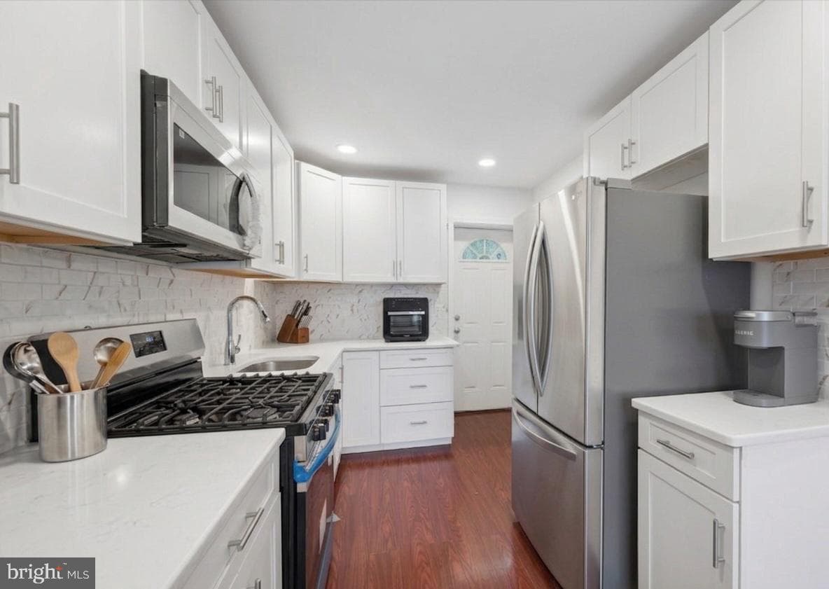 2542 W York Street photo 7