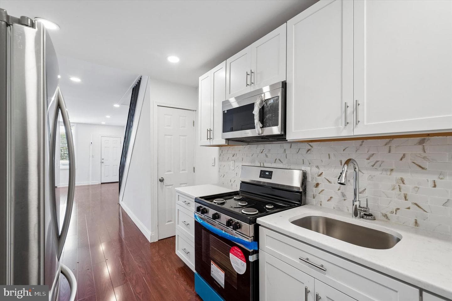 2542 W York Street photo 8