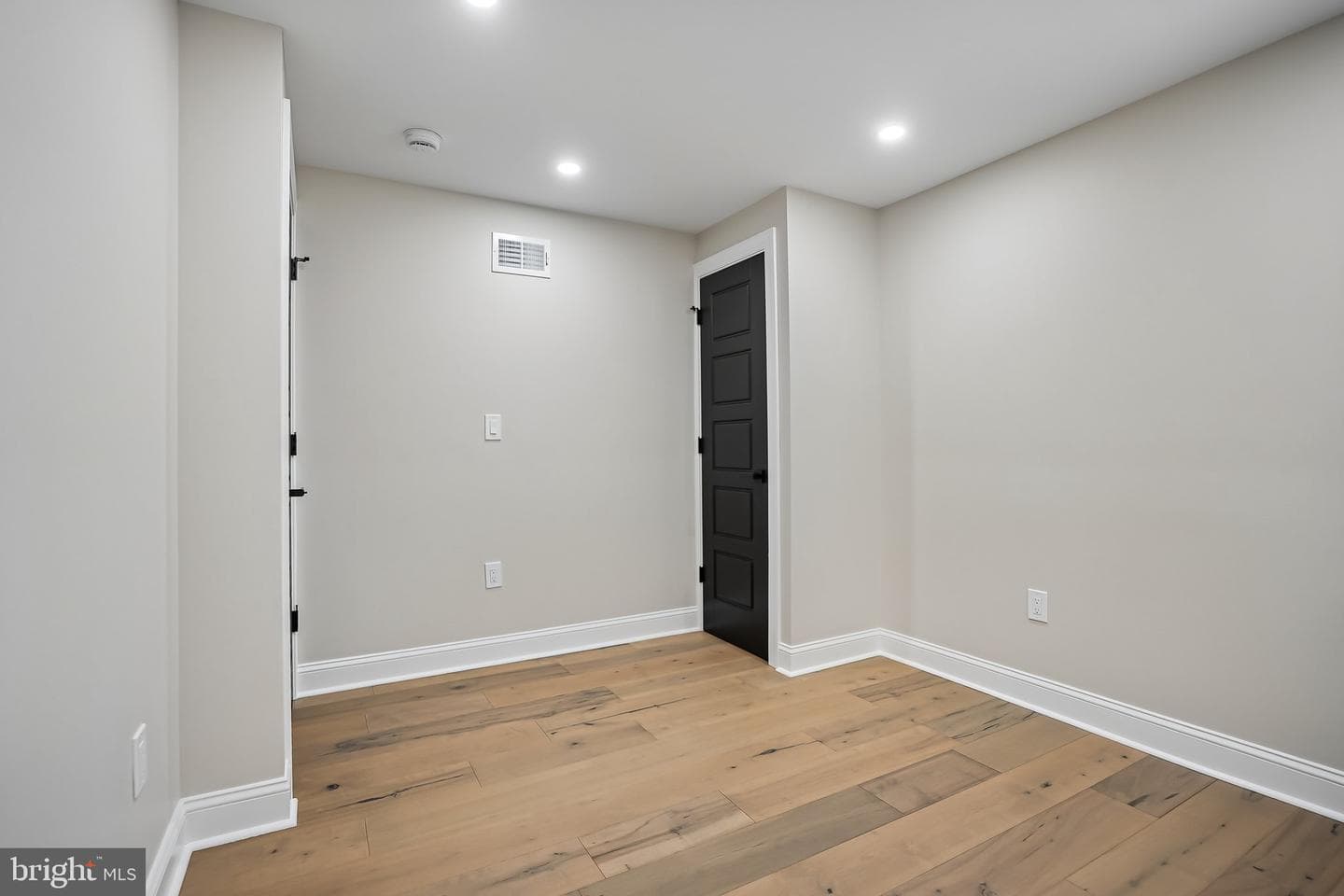 6026 Cedarhurst Street photo 23