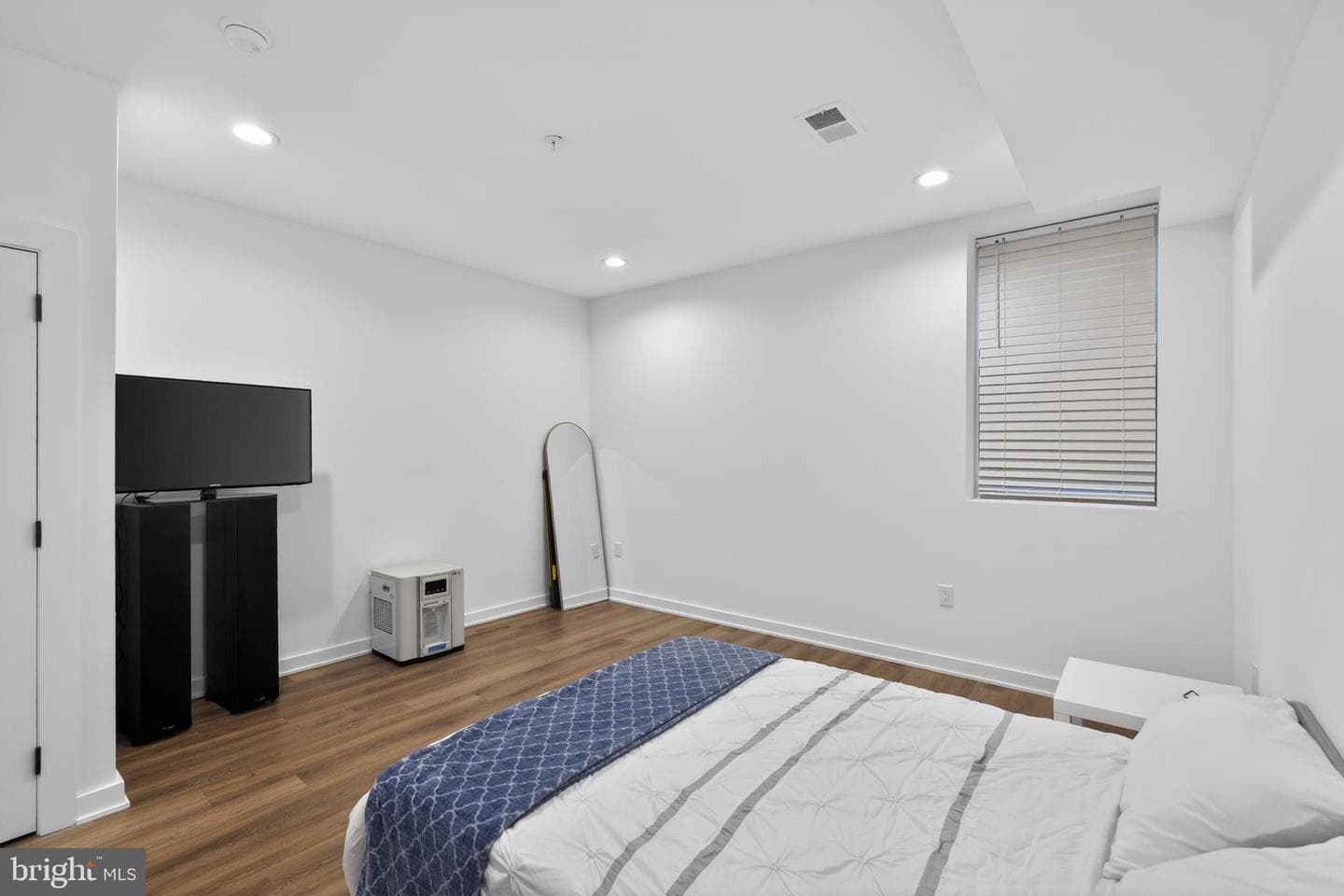 2229 N Hope Street photo 13