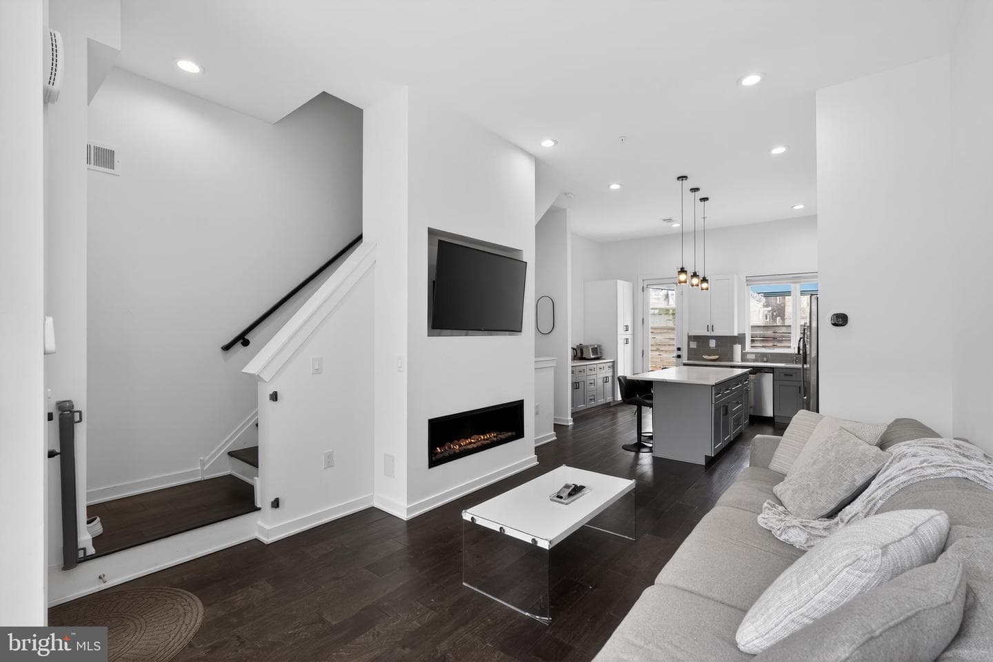 2229 N Hope Street photo 3