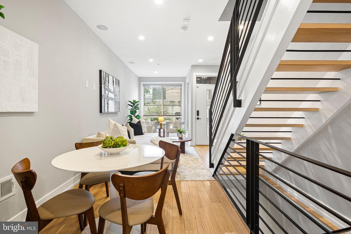 1135 E Berks Street photo 4