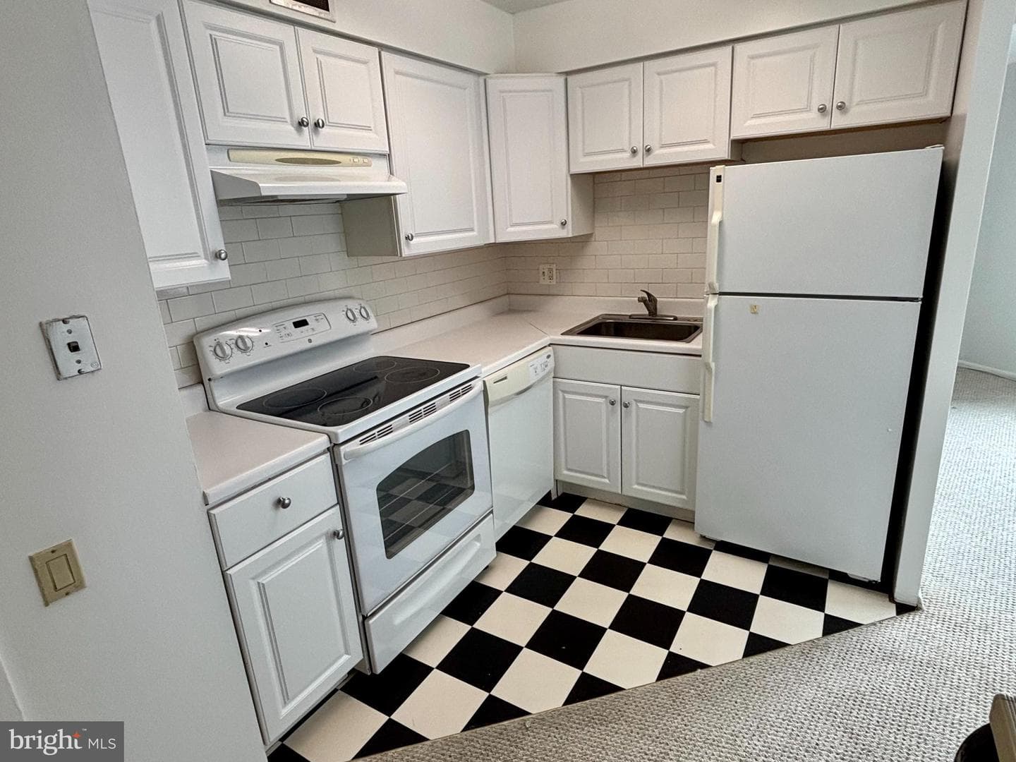1420 Locust St # 12B photo 6