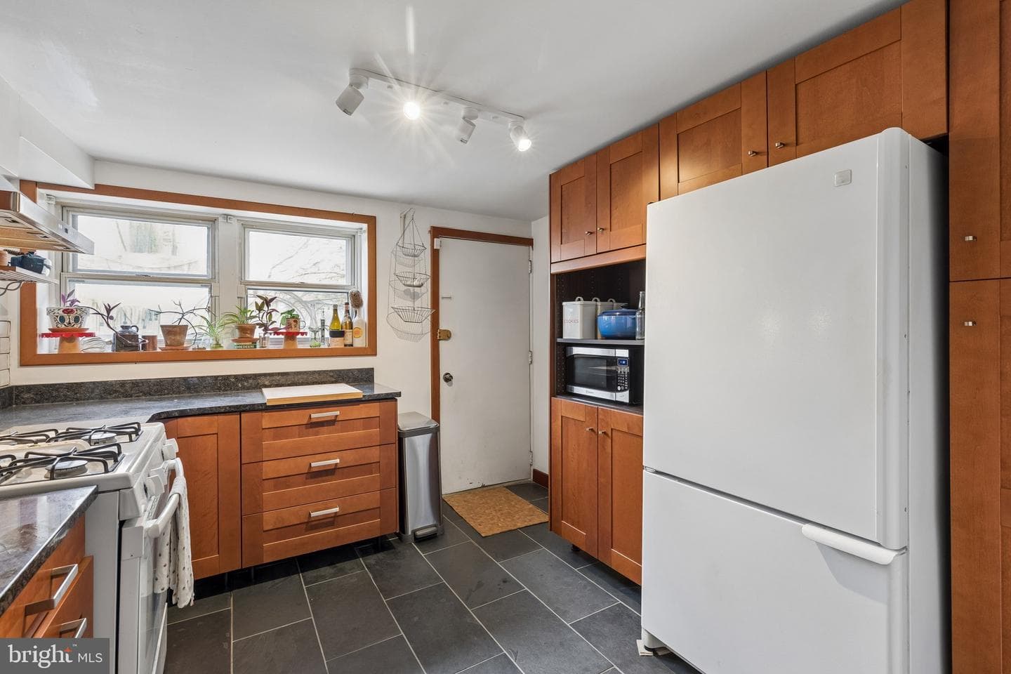 403 Tasker Street photo 8