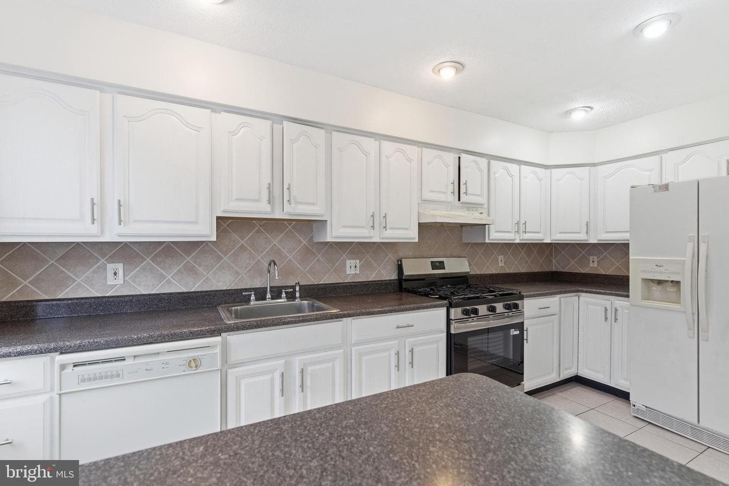 7020 Kindred St photo 8