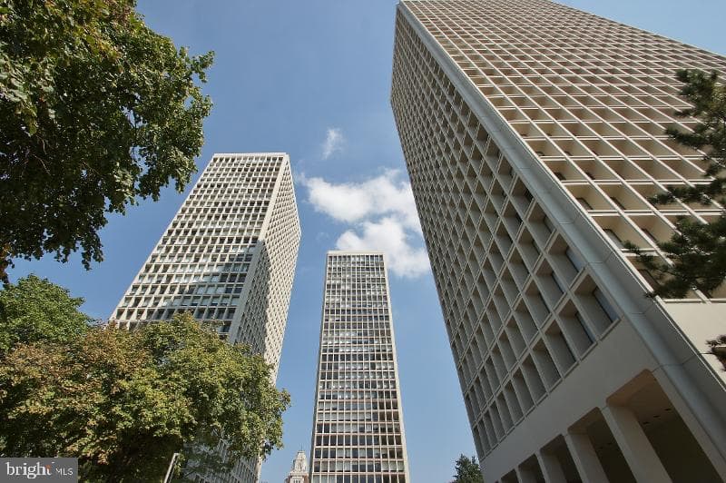 210 Locust Street #18fw