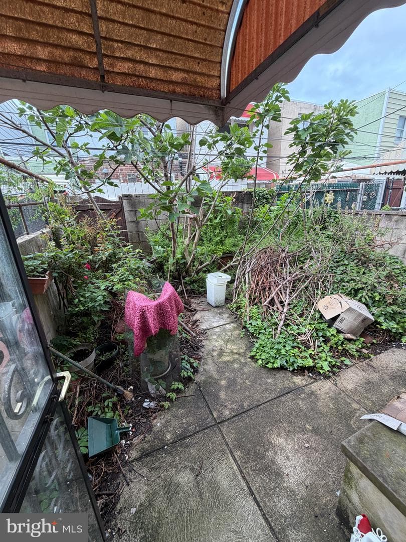 831 Moore Street photo 23