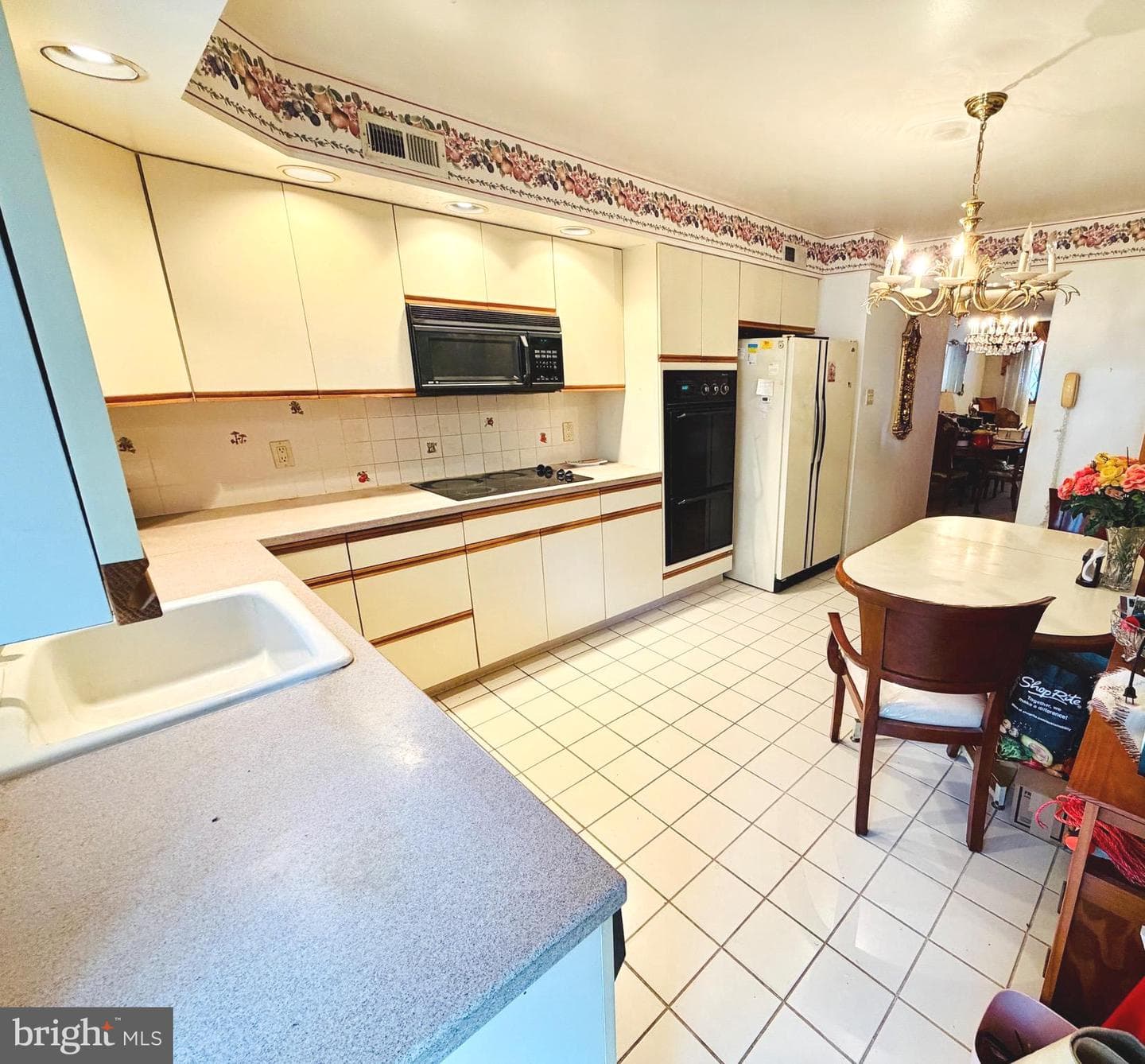 831 Moore Street photo 8