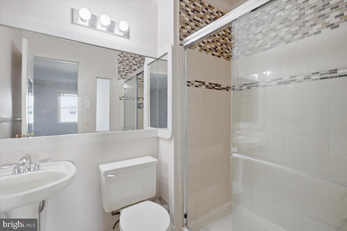 10107 Wilbur Street photo 20