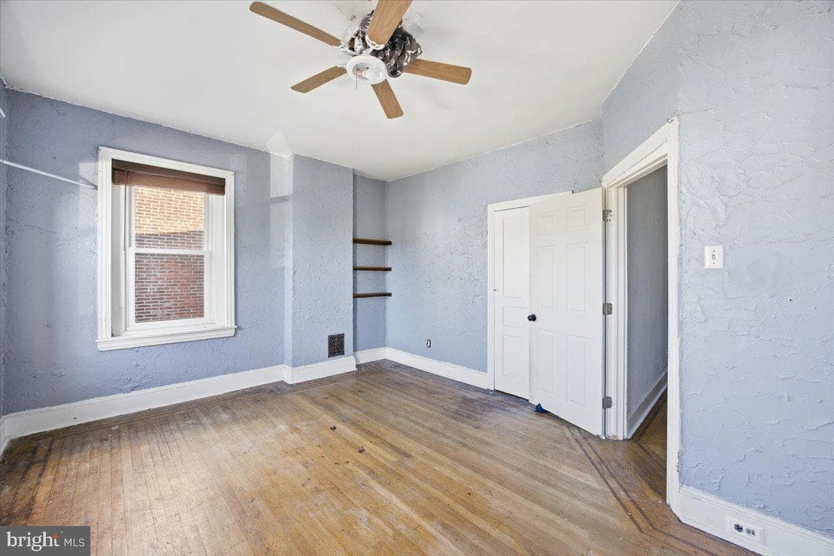 1664 Dyre Street photo 14