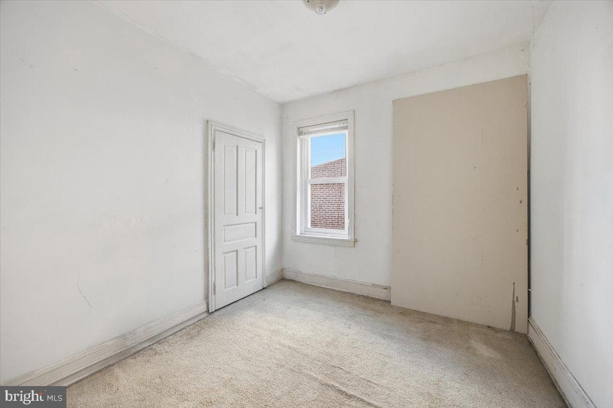 1664 Dyre Street photo 19