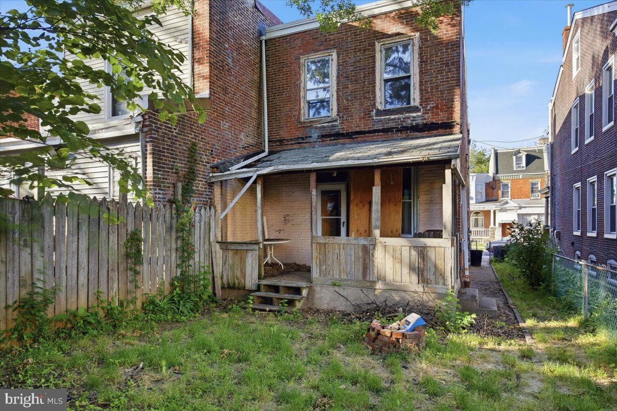 1664 Dyre Street photo 24