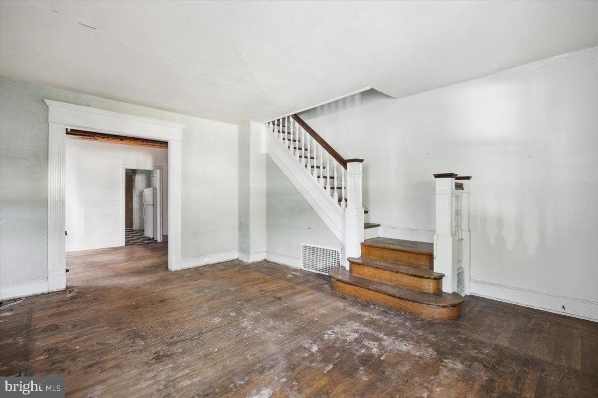 1664 Dyre Street photo 6