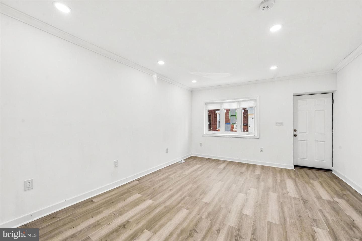 1031 Winton Street photo 3