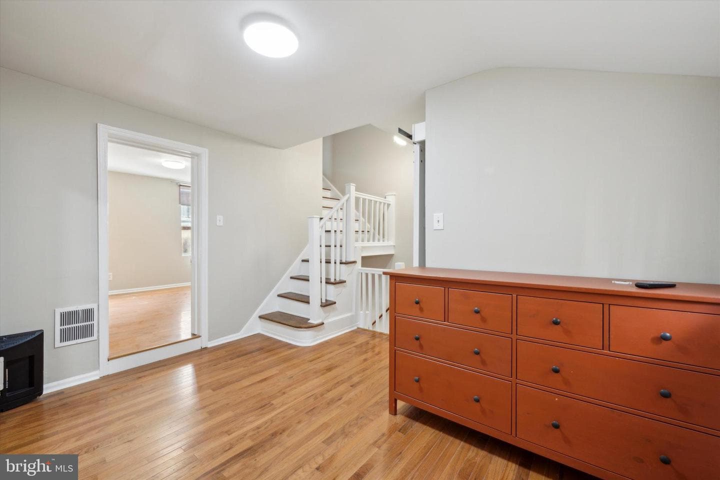 933 League Street photo 10