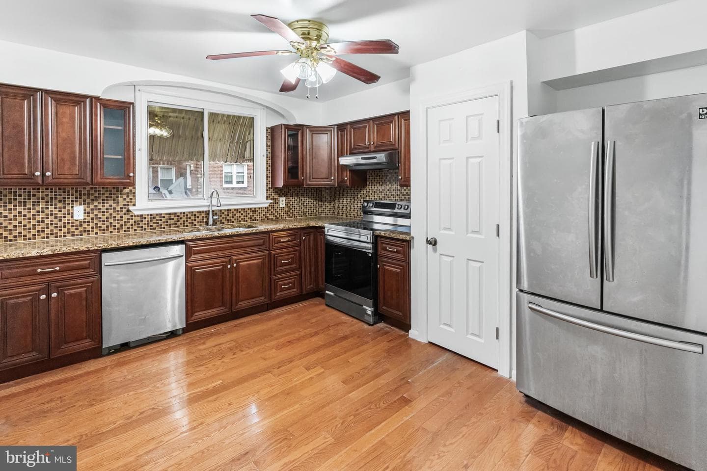 5242 D Street photo 10