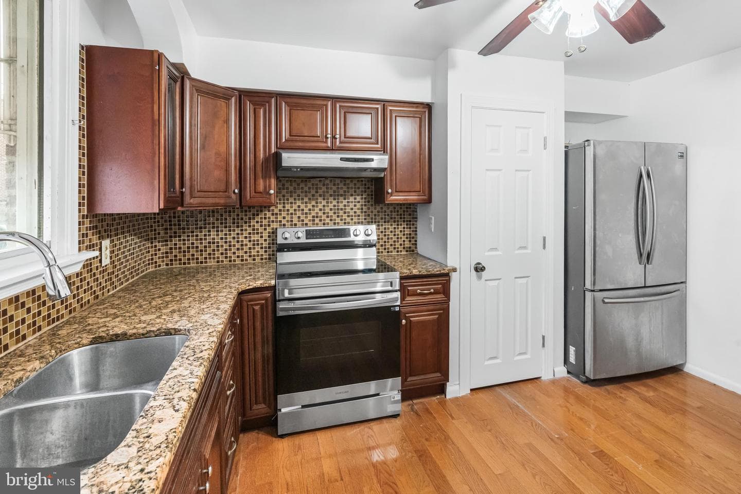 5242 D Street photo 11