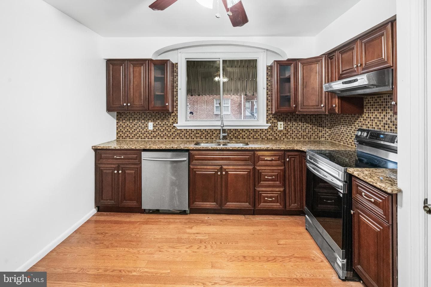 5242 D Street photo 9