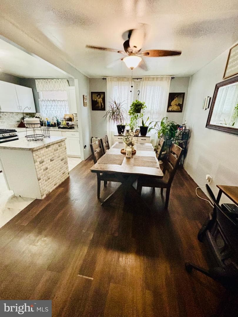 4228 Markland Street photo 9