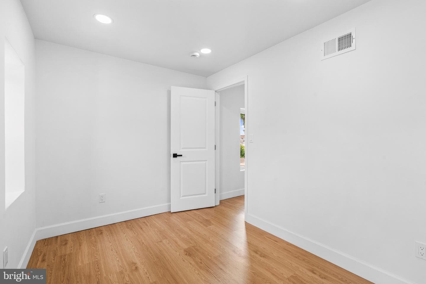4649 Penn Street photo 28