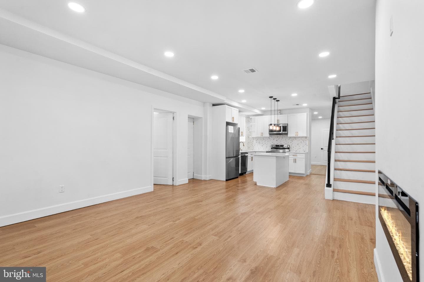 4649 Penn Street photo 4