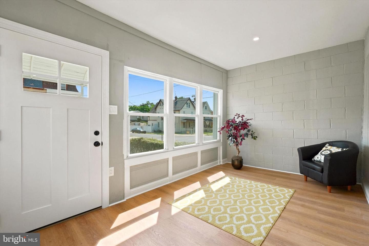 4248 Rhawn Street photo 5