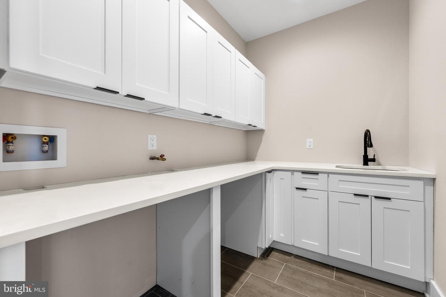 909 Emily Street photo 28