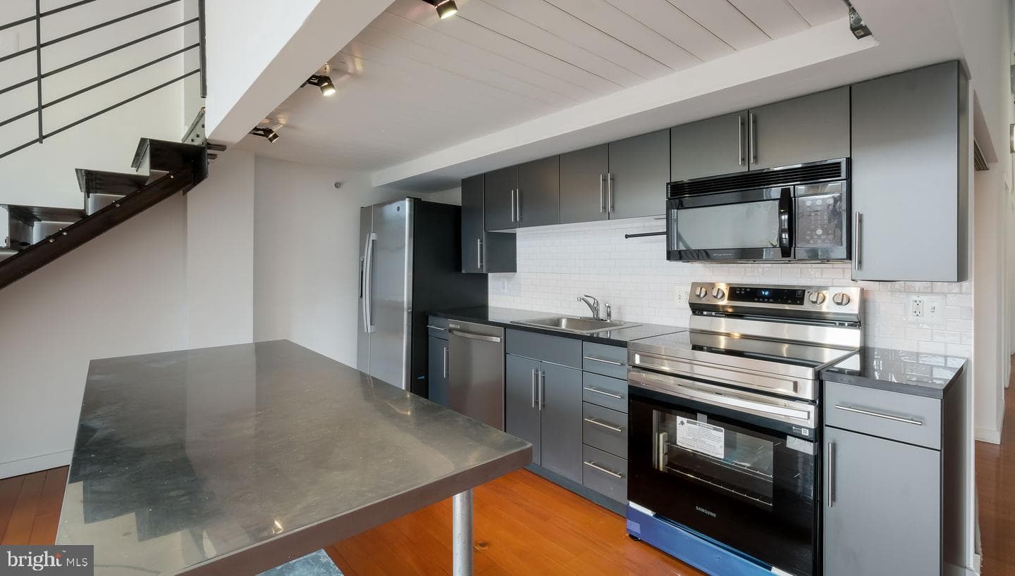1027 Arch Street #407, Philadelphia