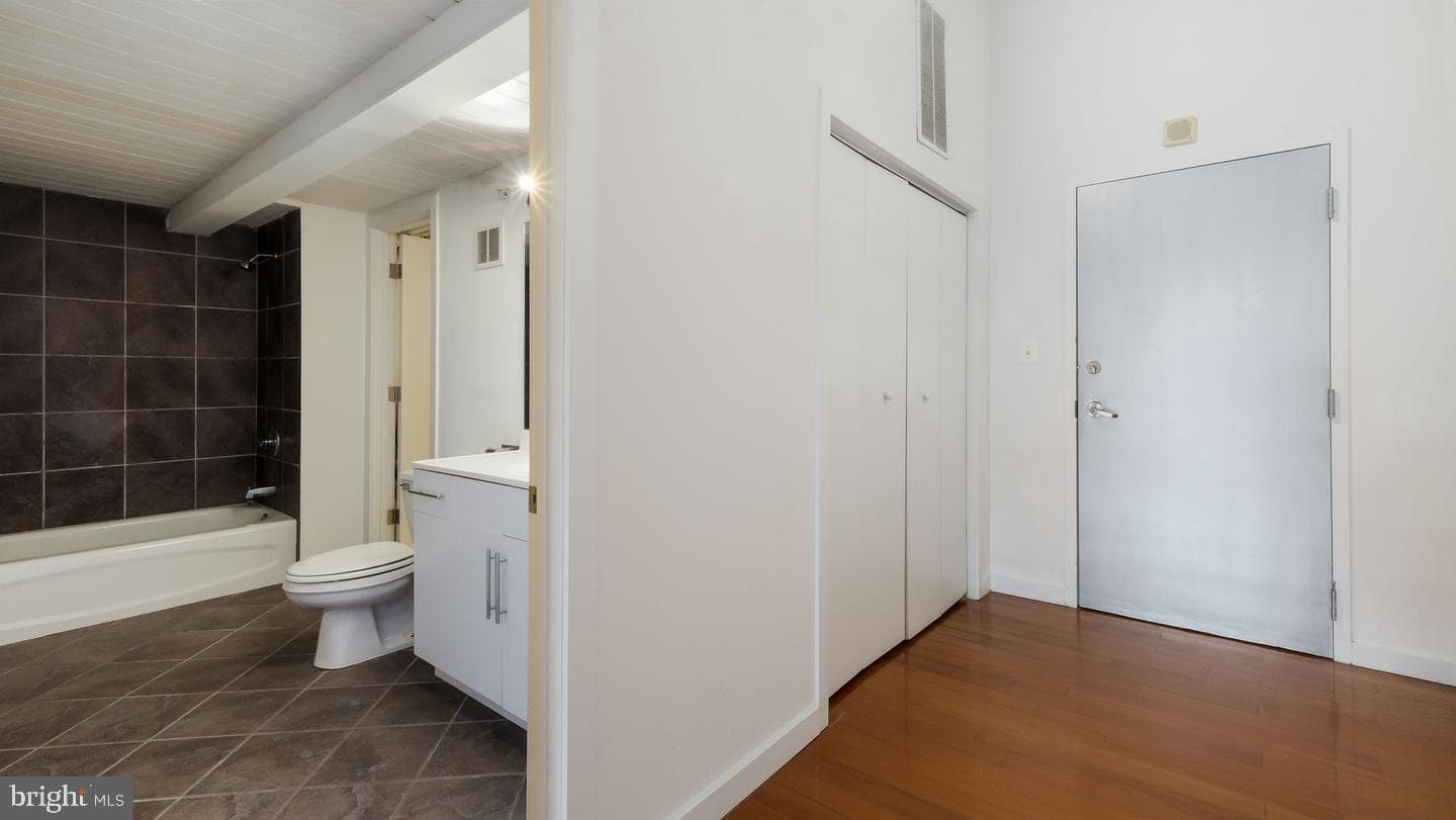 1027 Arch Street #407 photo 26