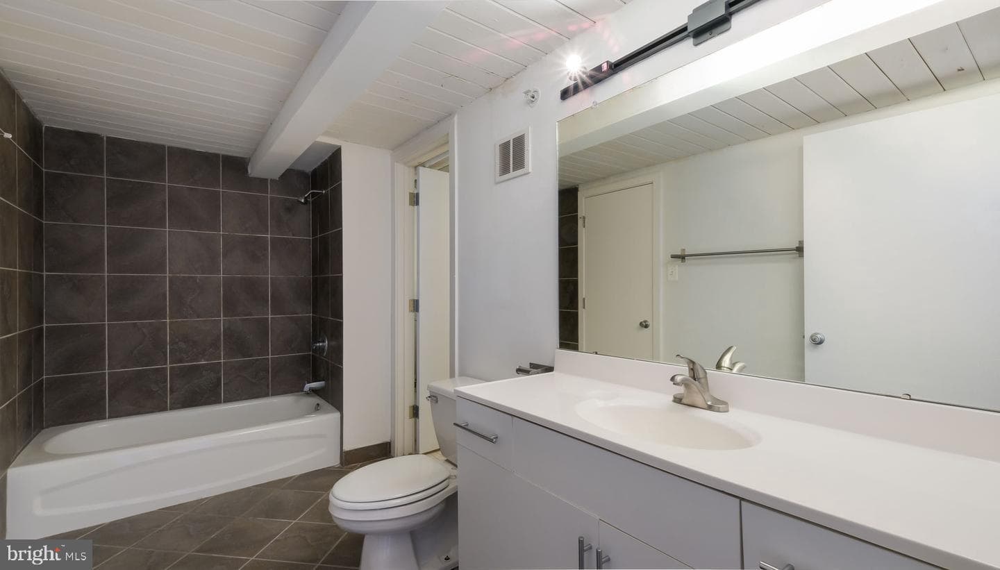 1027 Arch Street #407 photo 29