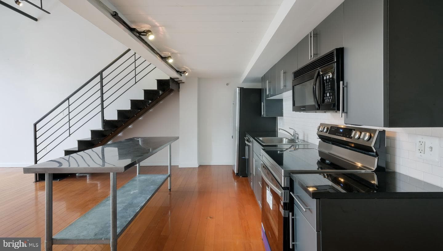 1027 Arch Street #407 photo 5