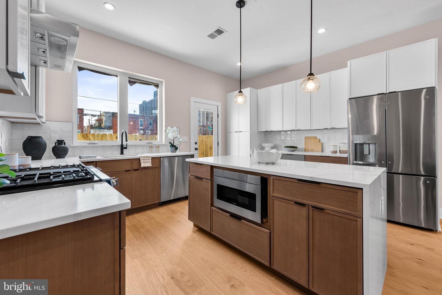 903 Emily Street photo 4