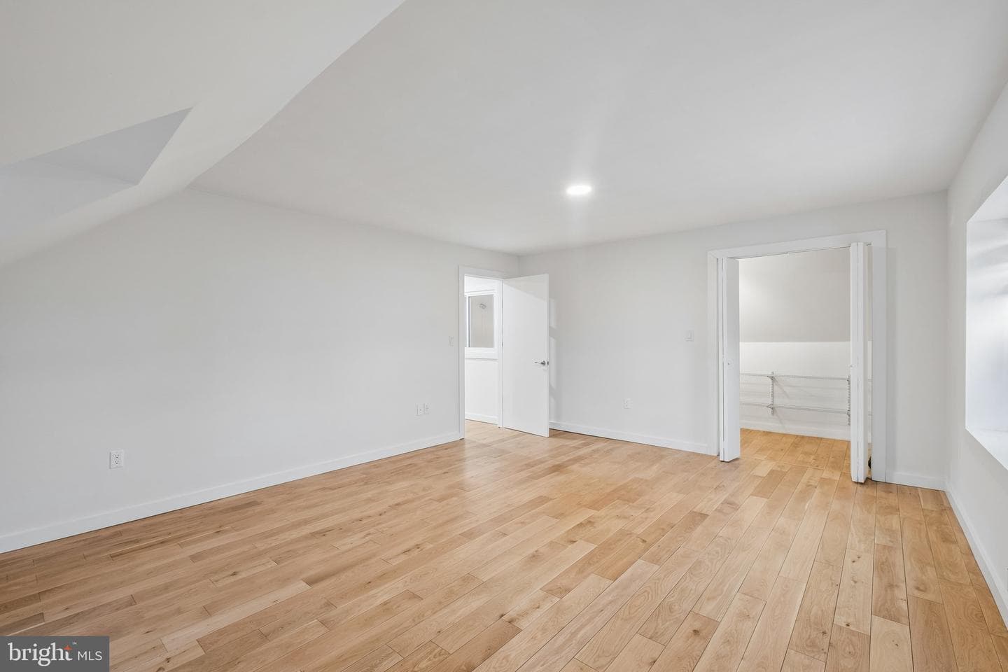 5900 Woodbine Avenue photo 62